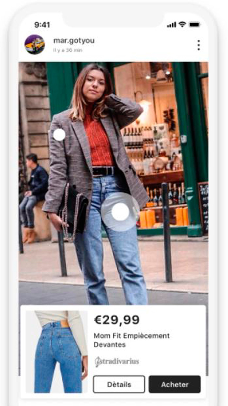 Capture d’écran de l’application pour créer des tenues 21 Buttons où une influenceuse présente d’où provient son jean